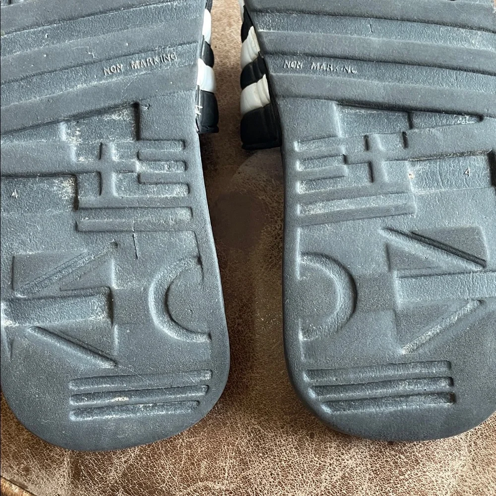 Adidas Boys Black And White Flip Flops. Good Condition. Size 4.